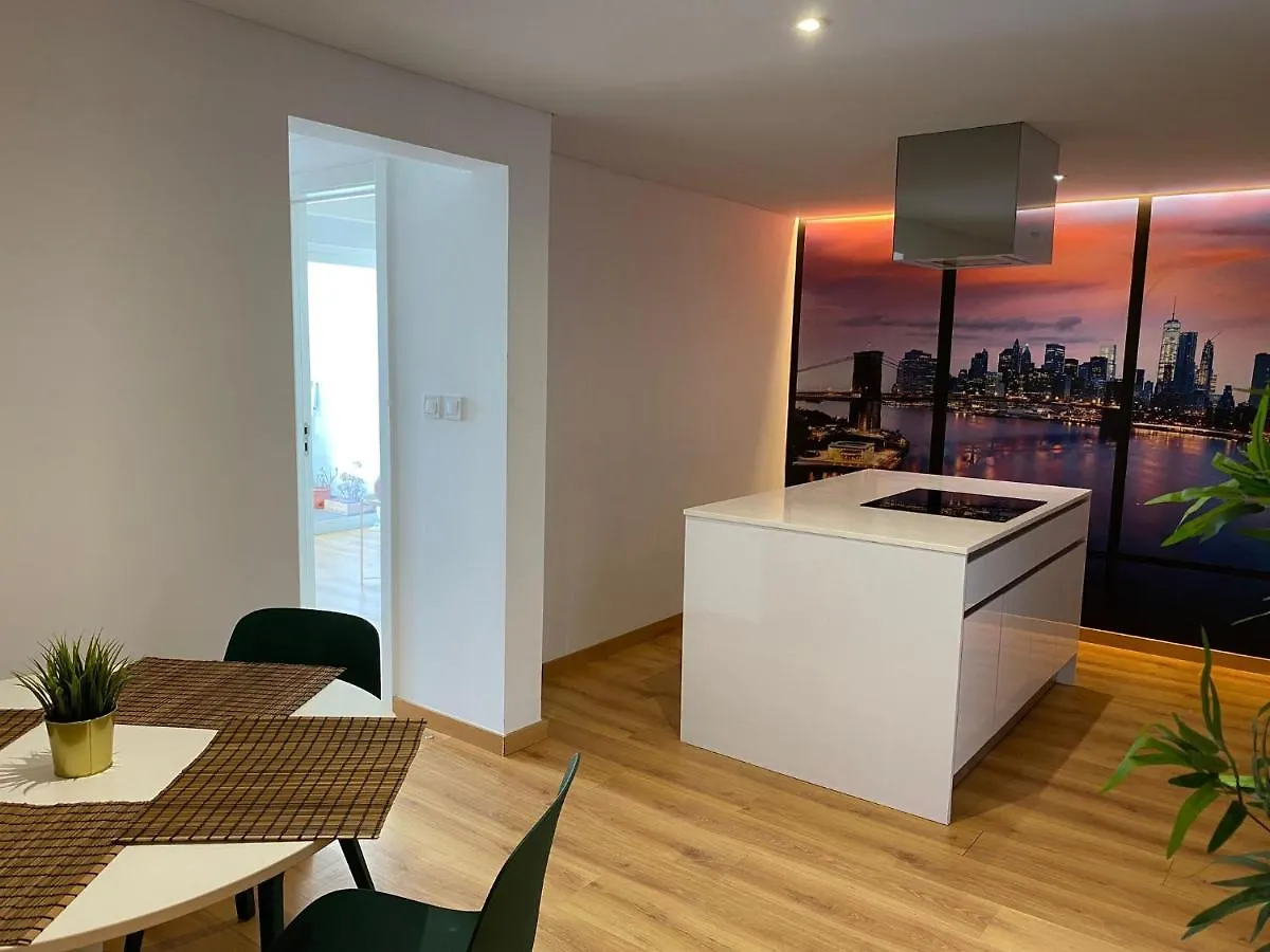 Comfortable Bedrooms In Apartment With River View Almada