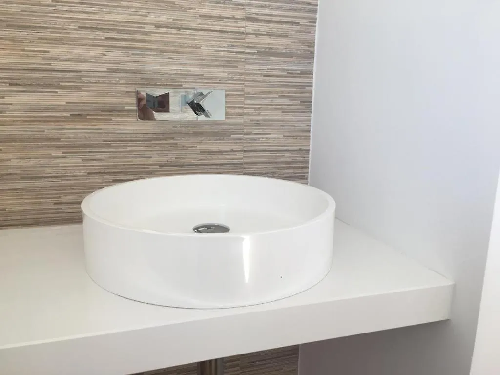 Guest house Comfortable Bedrooms In Apartment With River View Almada Portugal