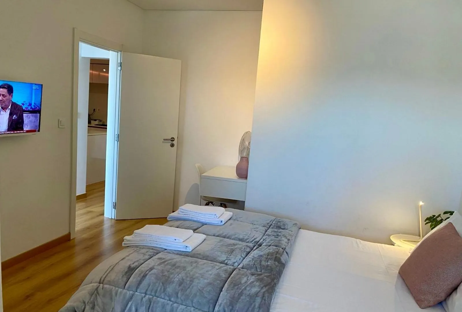 Comfortable Bedrooms In Apartment With River View Almada 0*,