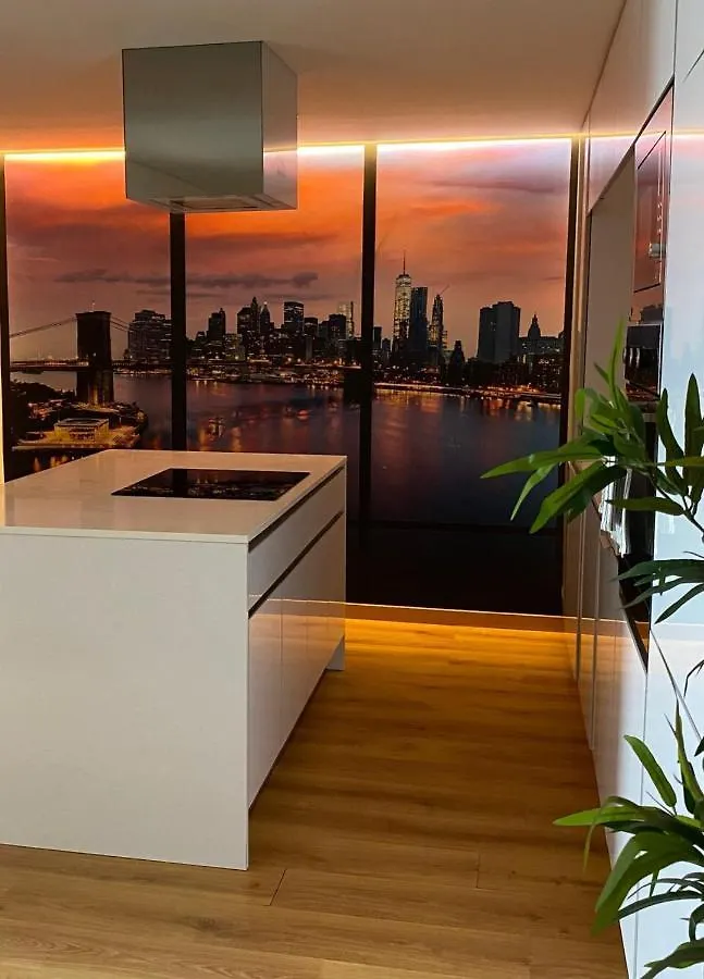 Comfortable Bedrooms In Apartment With River View Almada Konukevi